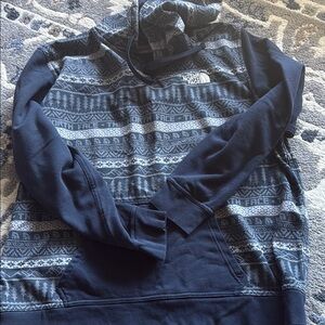 The North Face holidays hoodie men’s size XXL